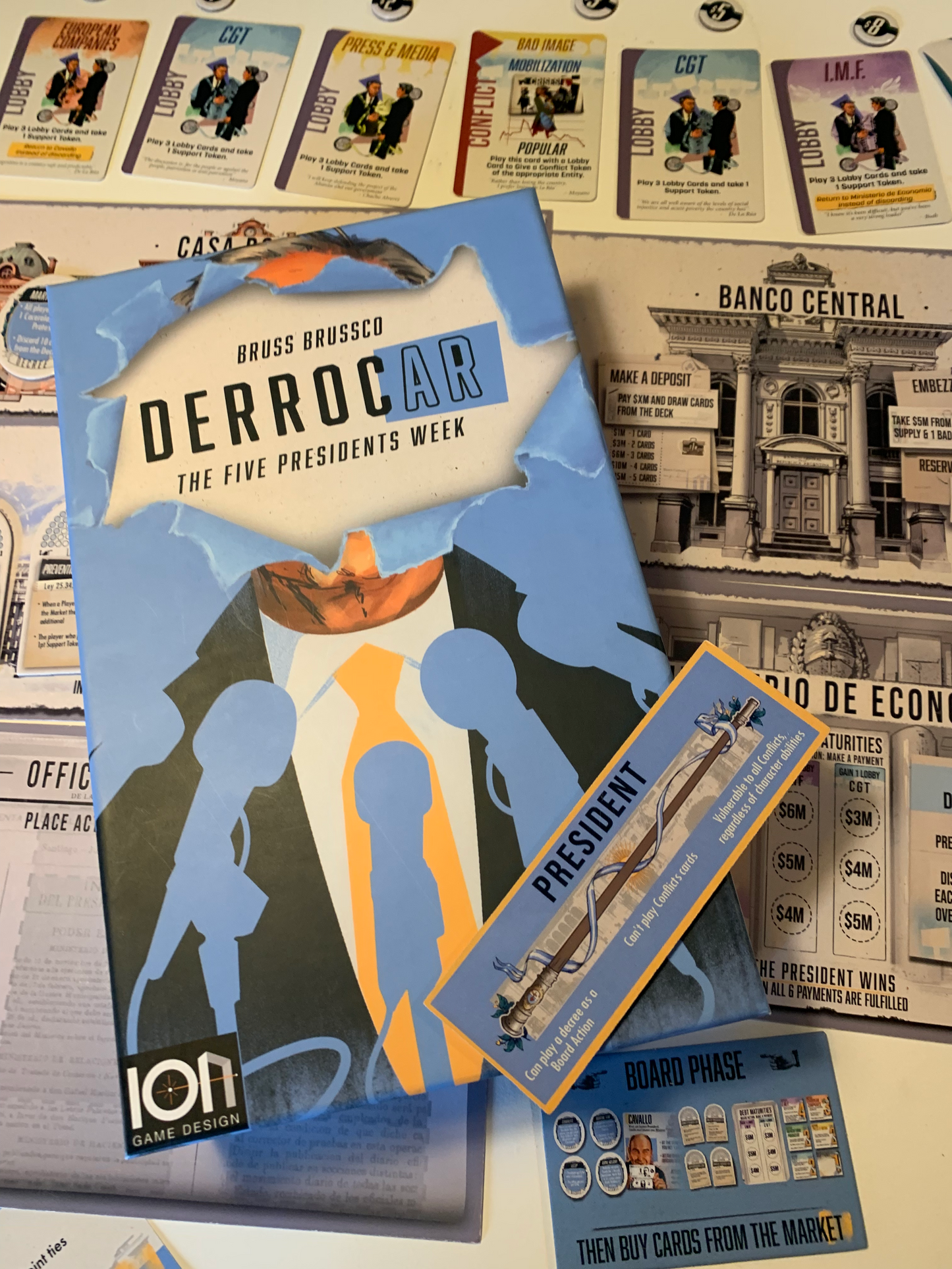 Derrocar board game - Game box displayed against the game board