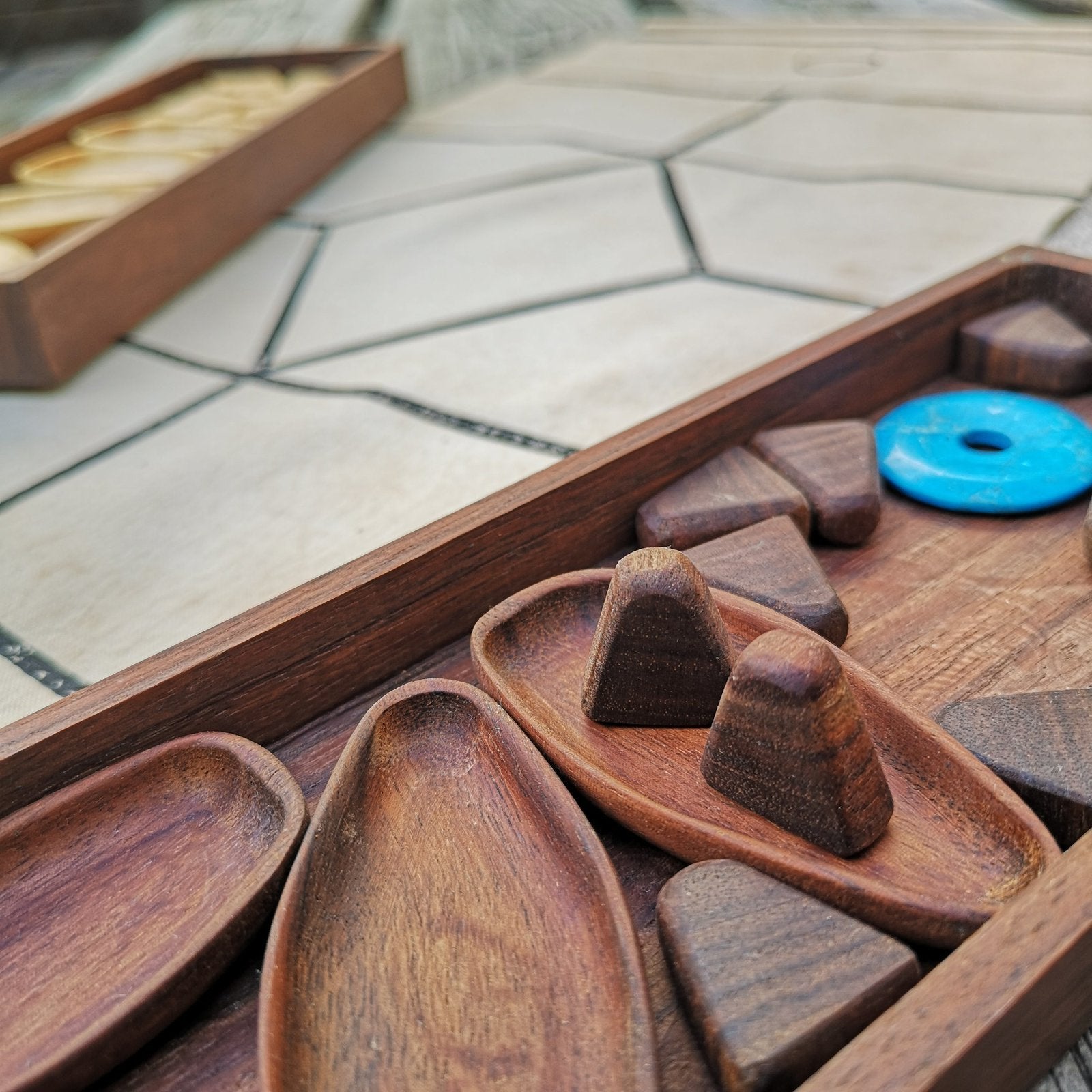 Hird : handmade wooden version - dark wooden game pieces