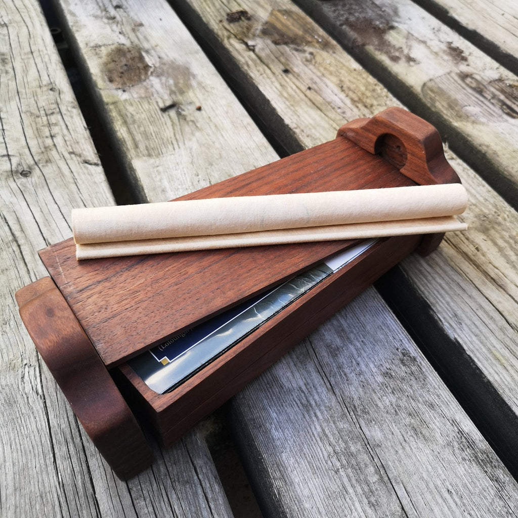 Hird : handmade wooden version - overhead view of semi-closed game