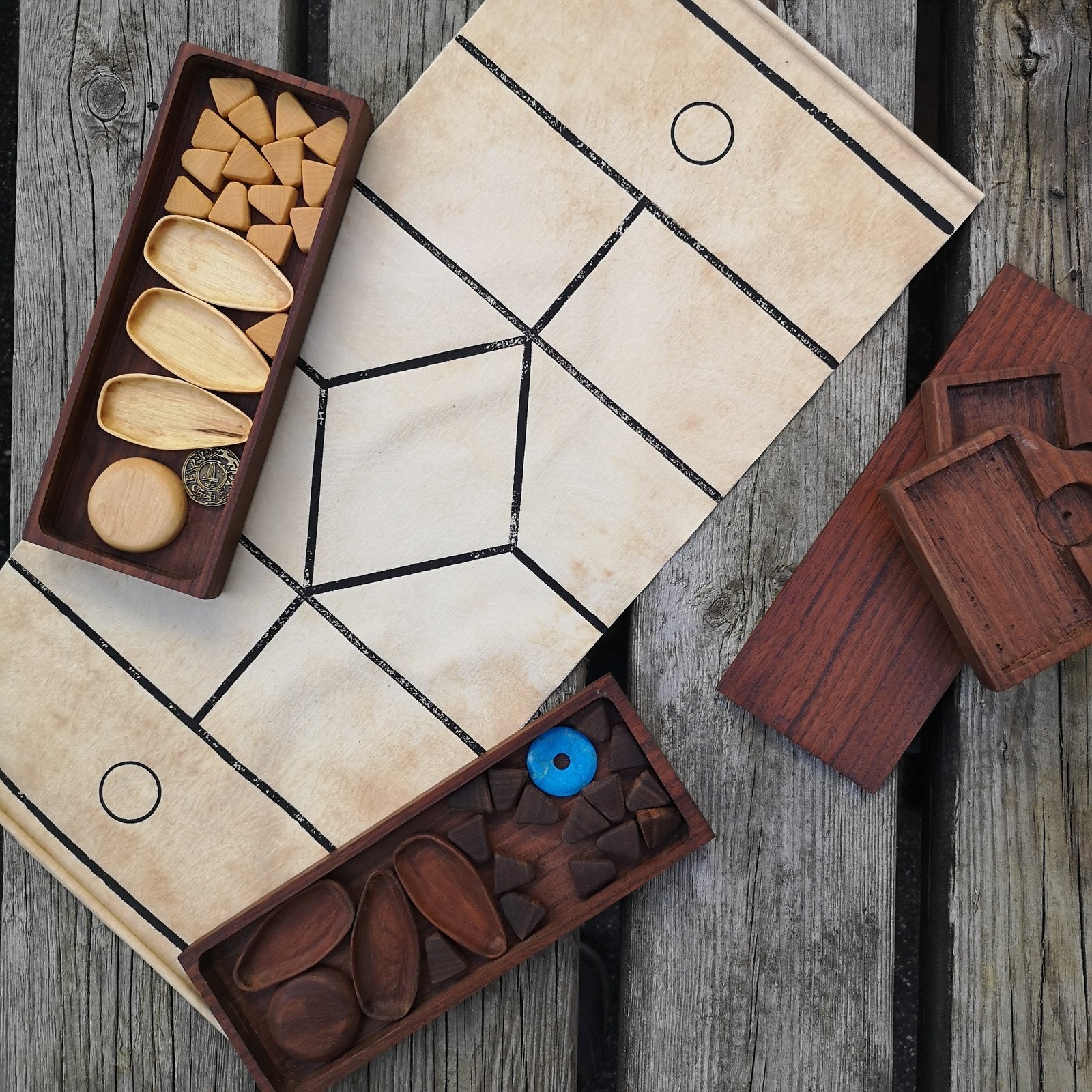 Hird : handmade wooden version - staged game 
